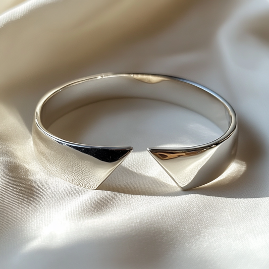 Luma Cuff – 14K Solid Gold Bracelet